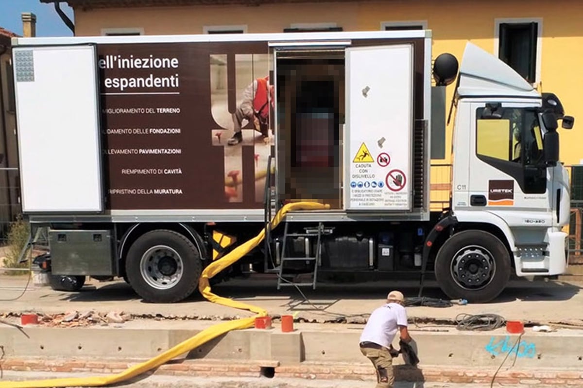 camion_officina_uretek